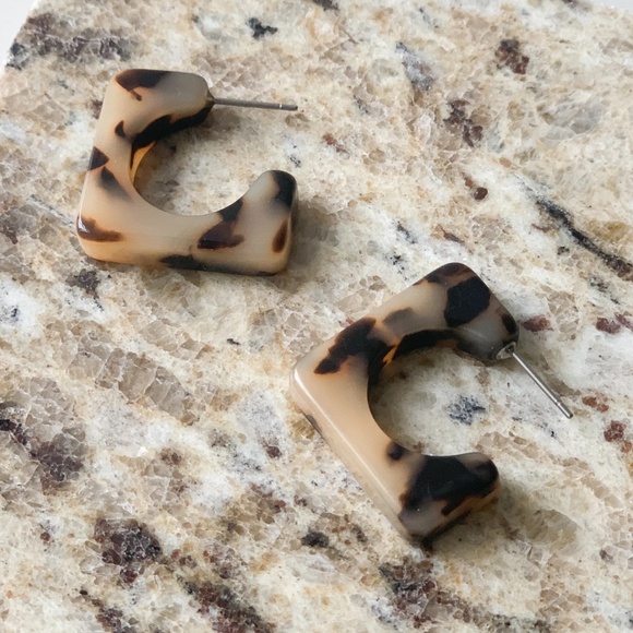 NWT Machete Acetate ‘Atlas’ Hoops in Blonde Tortoise - Picture 1 of 4